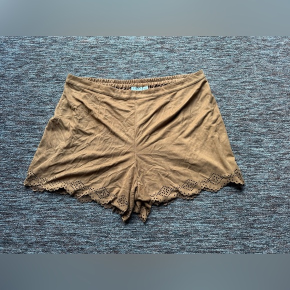 Cato Fall Suede Scalloped Eyelet Shorts size 18/20 - Picture 1 of 8